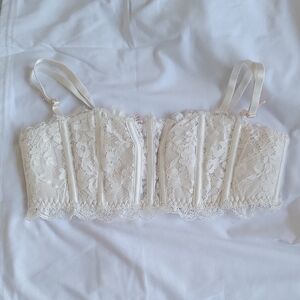 Elegant Lace Bustier in Cream